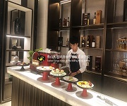 朱光.云山1號(hào)品鑒會(huì)，展翅蛋糕學(xué)員現(xiàn)場(chǎng)甜品太及咖啡制作